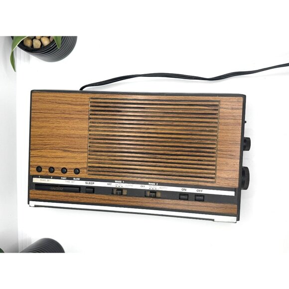 Vintage General Electric AM/FM Woodgrain Alarm Clock Radio 7-4624B - Picture 11 of 14